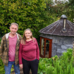 Homeless lady given free “ugly” abandoned trailer uses it to build a cozy tiny home out in nature